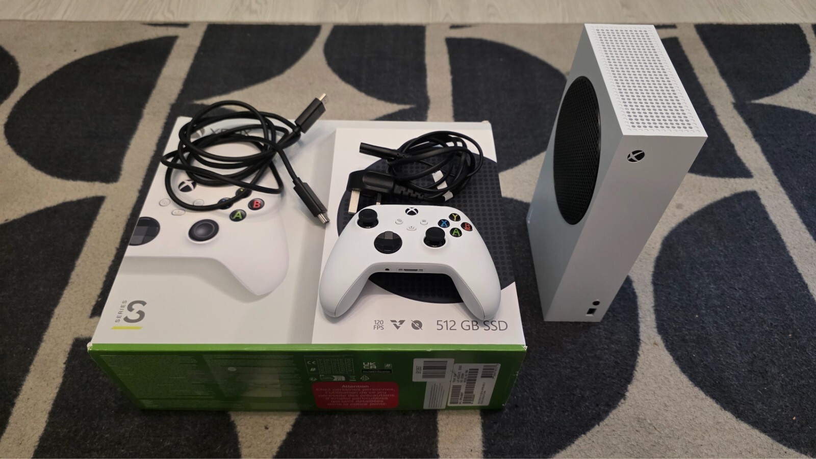 Xbox Series S – Mint Condition – Barely Used – Boxed – UK Only