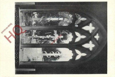 AK: Moreton, Nikolaikirche, Altarfenster, Embleme der Passion