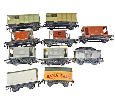 Rechen von 10 Hornby Dublo Spur OO 2-Schienen verschiedene Modelleisenbahn Güterwagen.