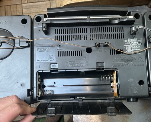 VINTAGE 1994 SONY BOOMBOX ~ Model CFD-550. Works But See Description For Details - Picture 9 of 10