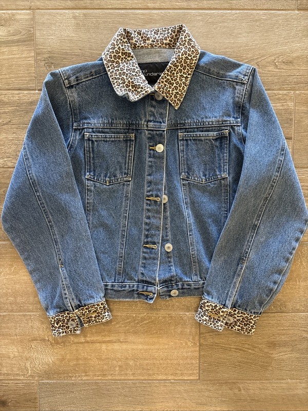 Y2K VTG 2000s No Boundaries Denim Jean Jacket Leopard Animal Print Size 7/9