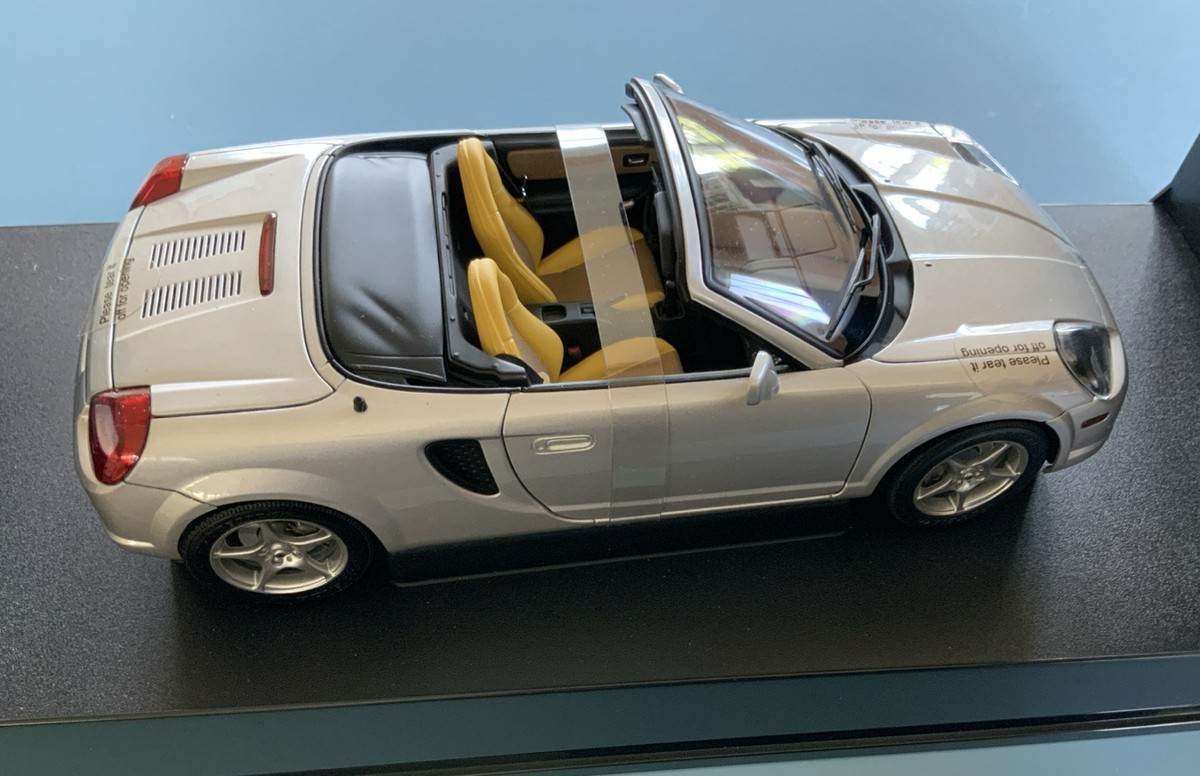 オートアート1/18 トヨタMR2 SPYDER AutoArt Toyota MR2 Spyder 1:18 Scale Diecast Model - Silver