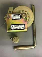 Thern Spur Gear Hand Winch Model M401 , 500lbs pull capacity(R13)