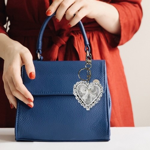 Stylish Lace Designs Heart Bowknot Mirror Pendant Sturdy Glass Alloy Keychain - Zdjęcie 4 z 8