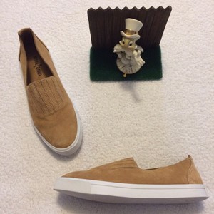 minnetonka gabi slip on