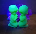 Mid - Century Uranium Fenton Art Glass Praying Children Figurines