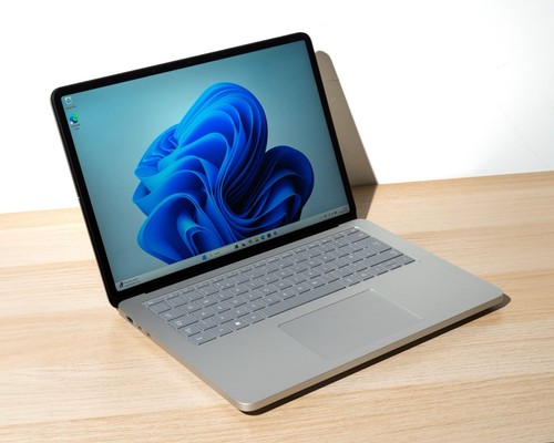 Microsoft Surface Laptop Studio 2 - Intel Core i7-13700H, 16GB RAM, 512GB SSD - Picture 10 of 22