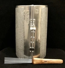 GUIRA PROFESIONAL DOMINICANA🇩🇴 22”X 12”  CON SU GANCHO INCLUIDO