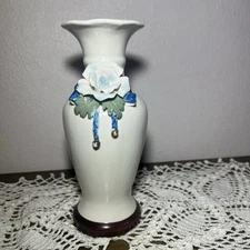Vintage Floral Bud Vase w/sculpted Flowers. 1970's