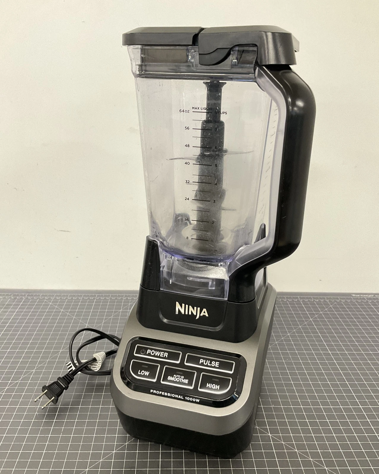 Ninja Black & Silver Professional Blender 1000W #CO650B w/ - Tested - 8 Cups
Opens in a new window o