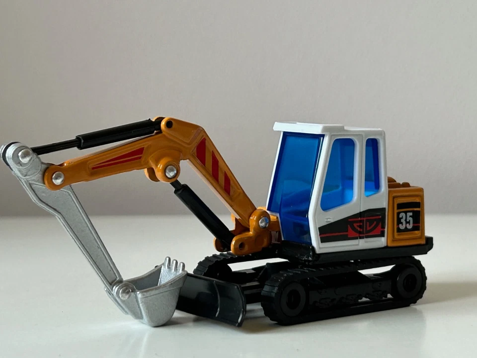Excavator Track Vehicle Model Diecast Welly Urban Spirit Moving Parts - Image 2 of 4