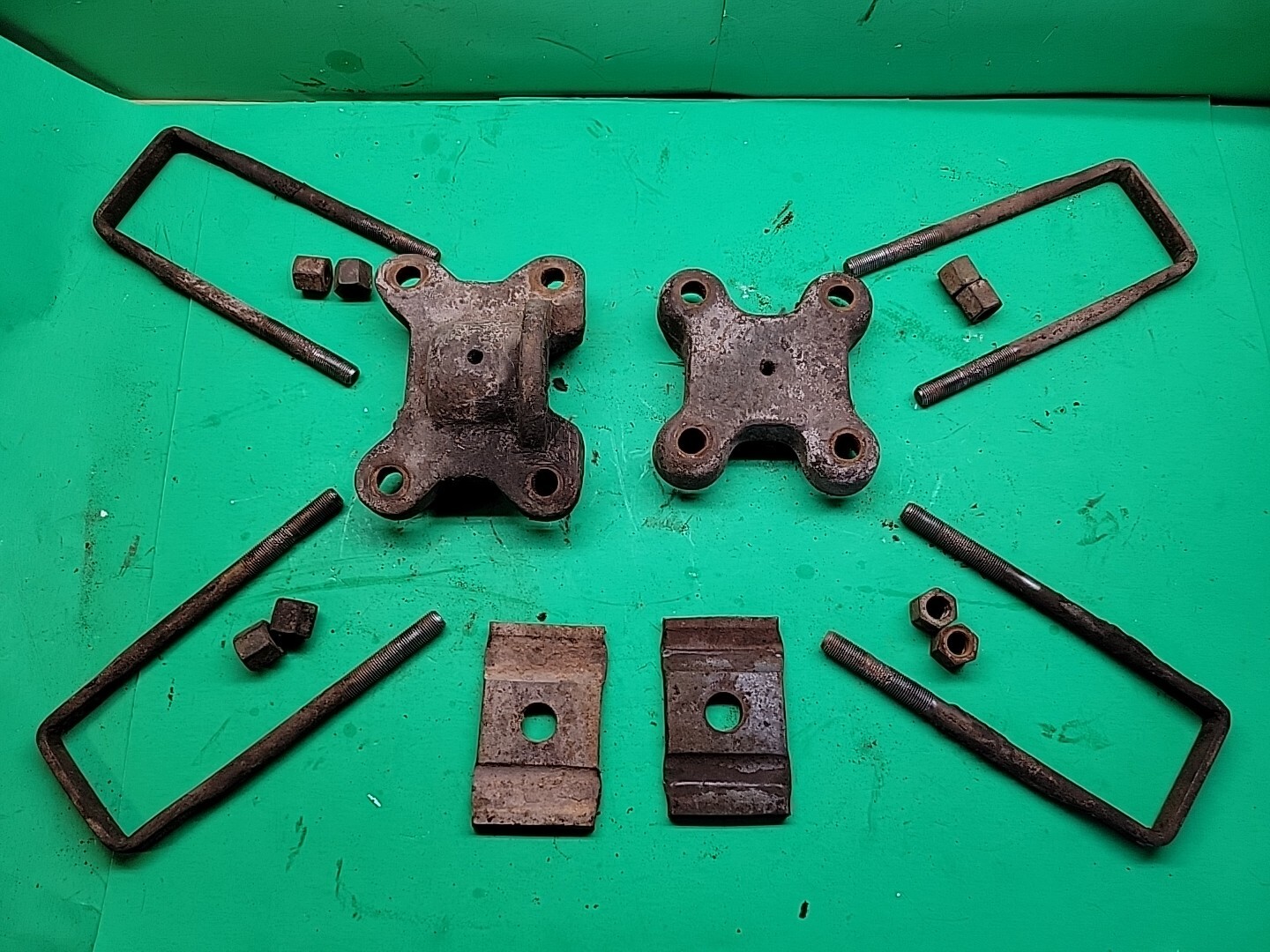 Ford Dana 44 u bolt lower spring plate 1967 to 1977.5 low pinion axle