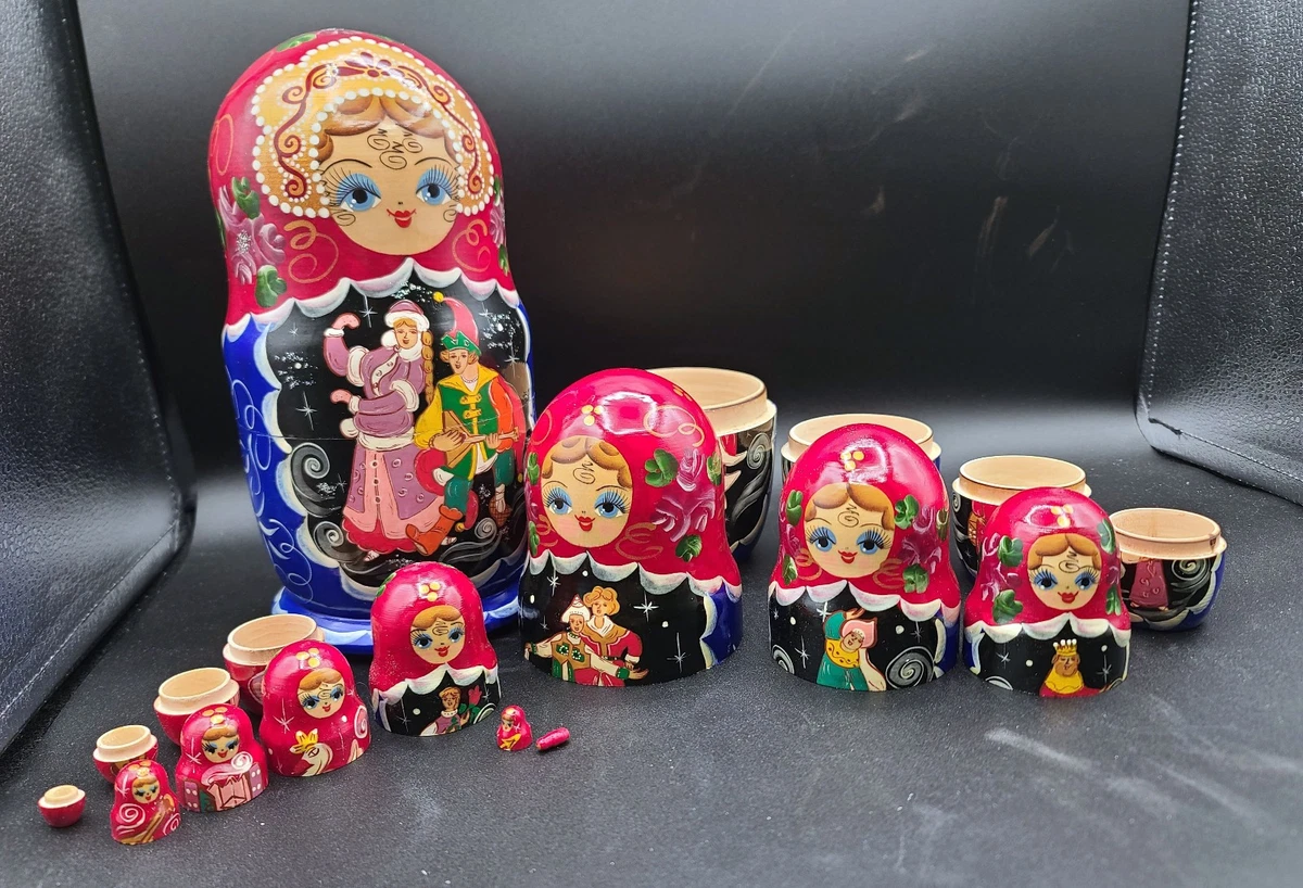 POUPEES RUSSES EMBOITABLES MATRIOCHKA PEINTE PAR SURIKOVA