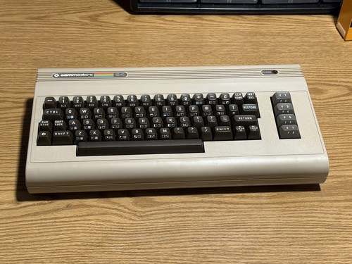 Recapped NTSC Commodore 64 - Restored, Tested, Guaranteed Retro Gold - Afbeelding 2 van 10