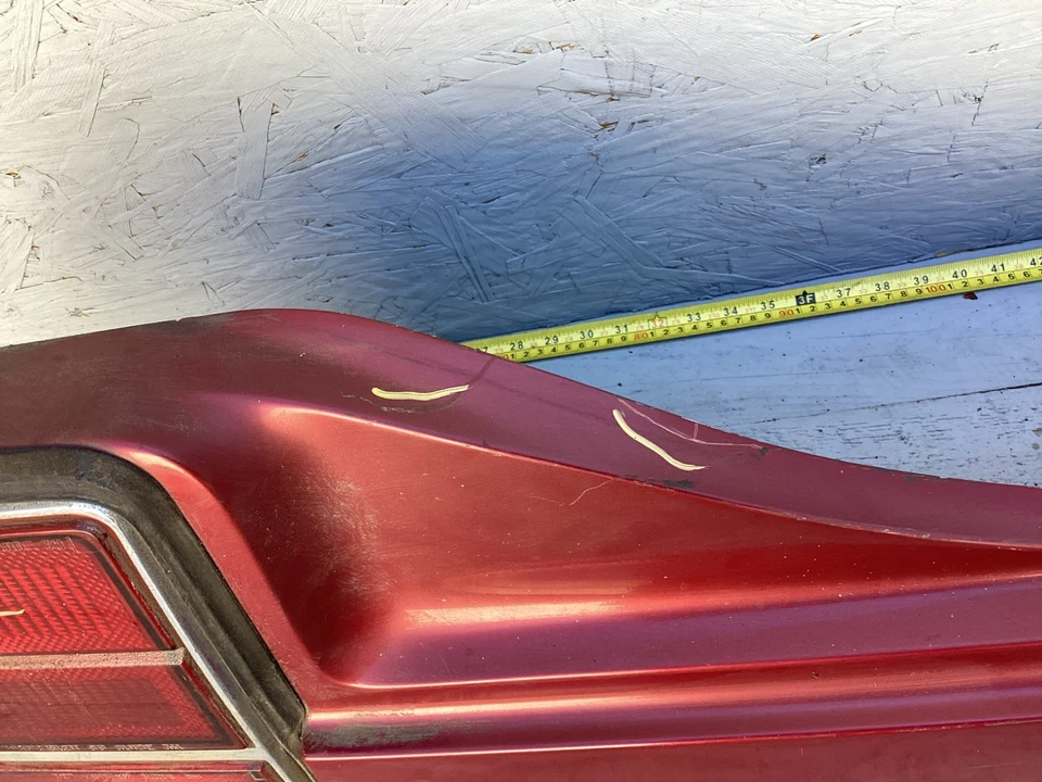 1986-1990 Oldsmobile Delta 88 Rear Center Tail Light Panel Assembly 20599039 OEM - Image 3 of 4