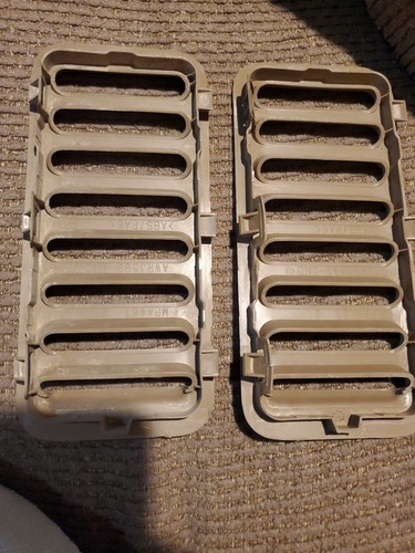 Land Rover Discovery 2 Ii 1999-2004 cubierta de ventilación panel de ajuste maletero trasero beige - Imagen 2 de 4