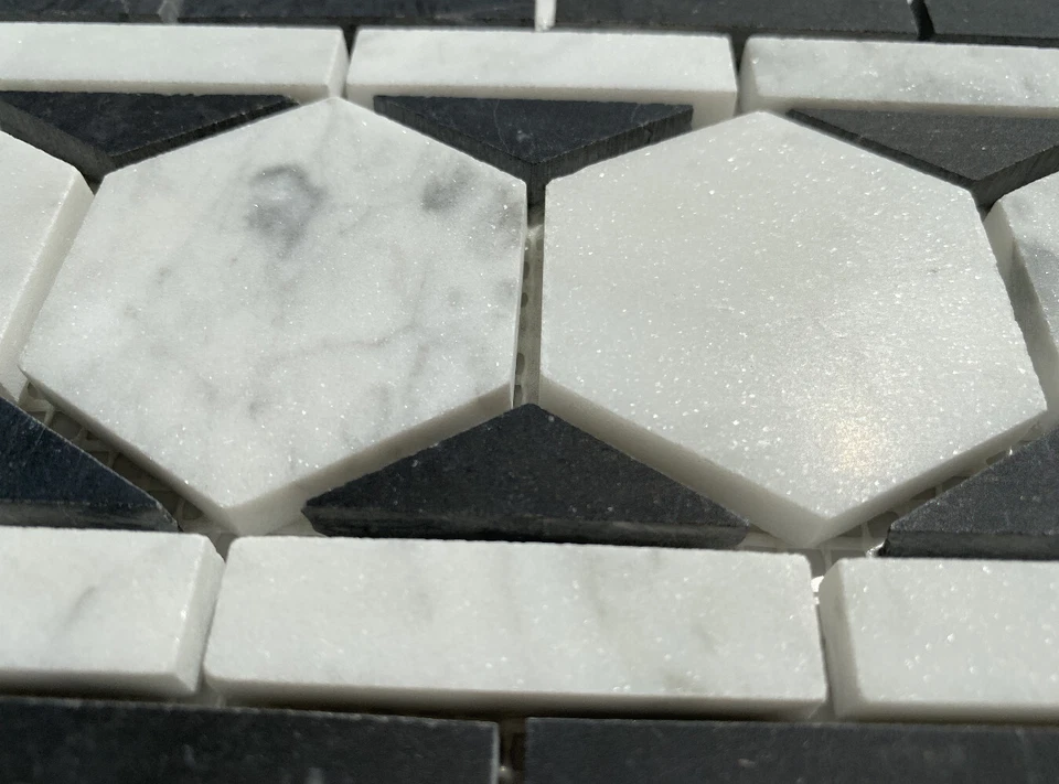Azulejo borde mosaico listello hexagonal mármol blanco Carrara C32B1XH negro afilado Foto 3 de 4