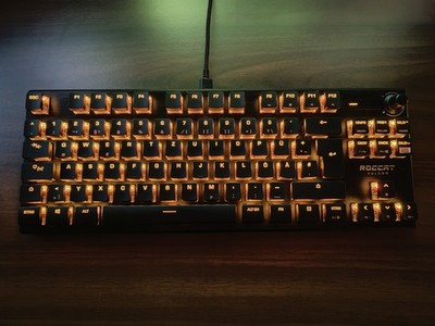 ROCCAT Vulcan TKL Pro Gaming Tastatur - Schwarz