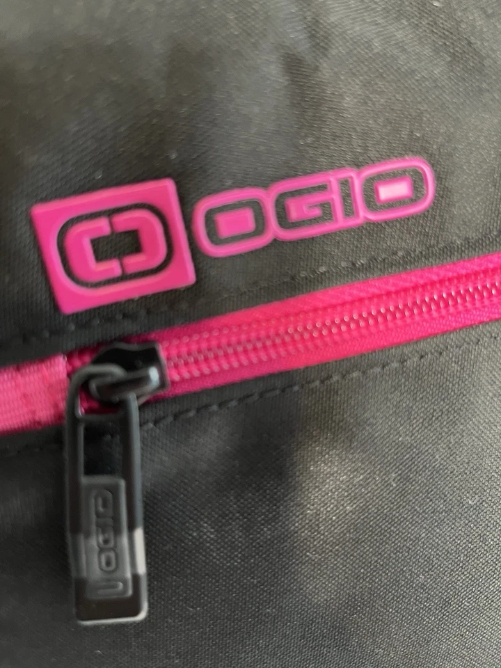 Funda Módulo OGIO Tablet Bolsa Apple iPad/Andriod Tabletas Fire HD Negra con Rosa Caliente Foto 3 de 4