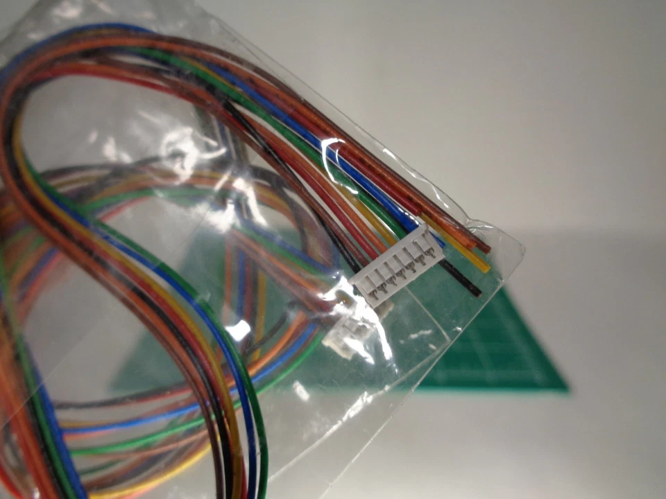 Micro Mini Inline 6 pin connectors (2) for DCC applications. - Image 4 of 4