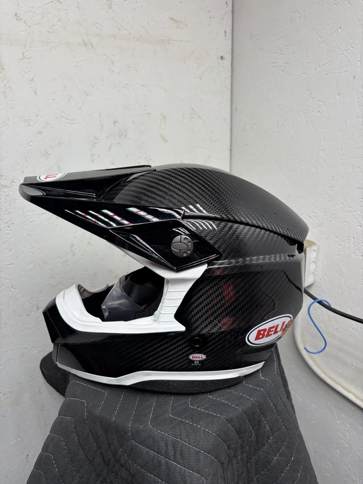 Casco Bell Moto-10 Esférico MIPS Brillo Negro/Blanco Talla Pequeña - 7146516 Foto 3 de 4