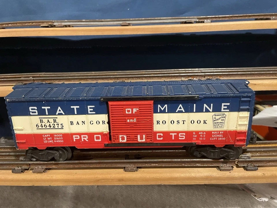 LIONEL  postwar SCARCE version 6464-275 State of Maine solid RED doors - Image 2 of 4