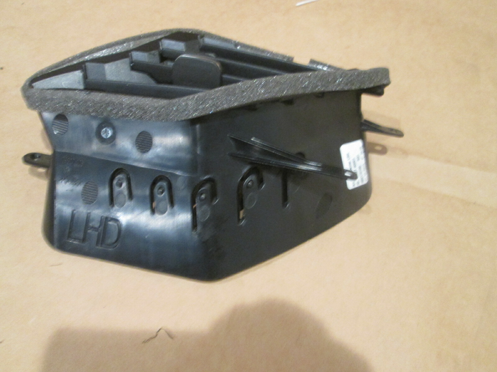 Ferrari 488 - RH Center Air Vent P/N 86172100