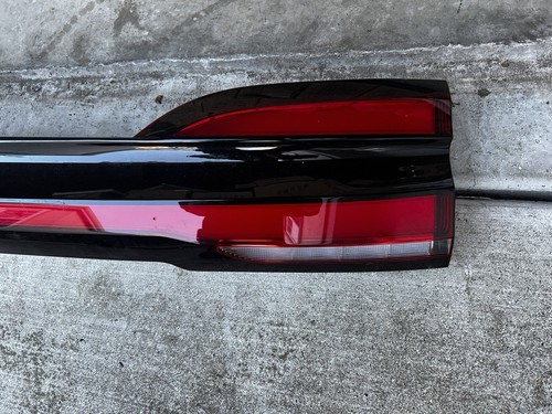 2021-2024 OEM Chrysler Pacifica Back gate Leftgate Taillight Rear Light Nice 👍 - Picture 4 of 9