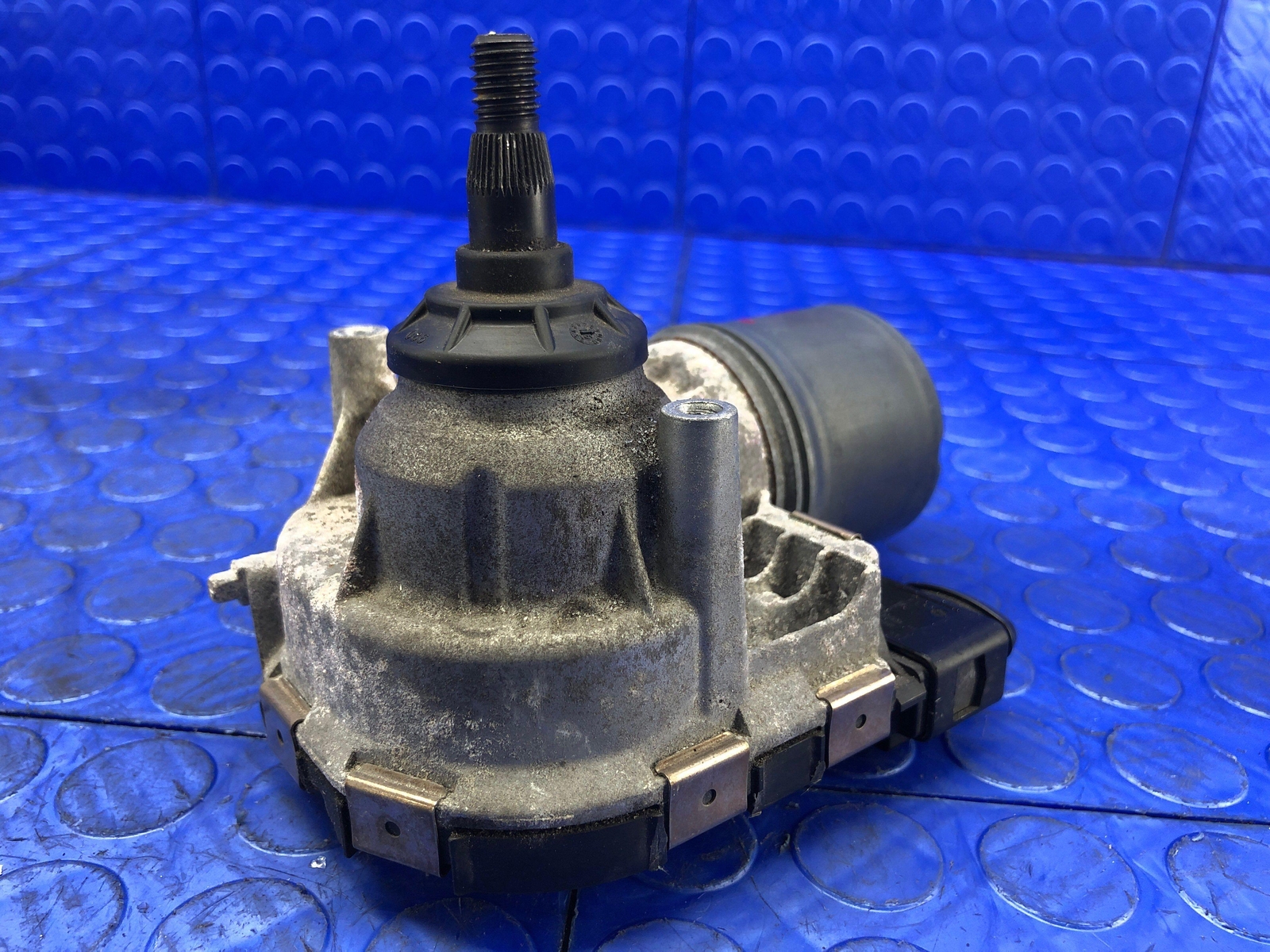 2014 2015 2016 2017 2018 2019 BMW I8 OEM FRONT LEFT WINDSHIELD WIPER MOTOR