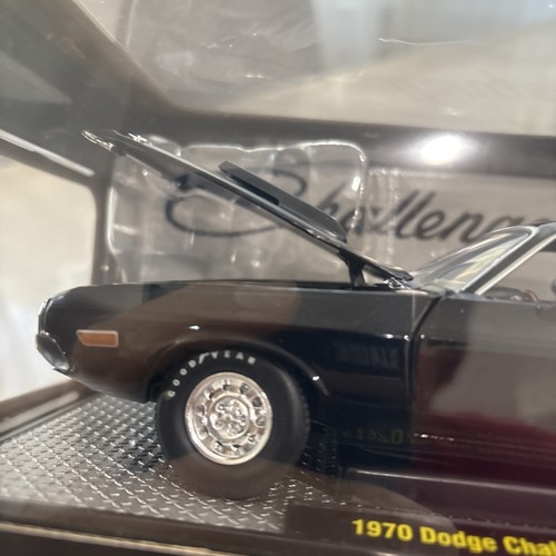Box Cracked M2 1970 DODGE CHALLENGER T/A BLACK 1/24 DIECAST R106 - Picture 18 of 19