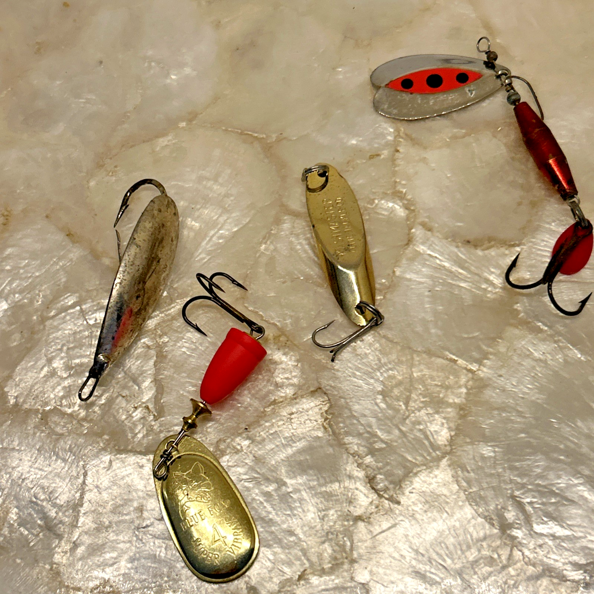 dolphin brand fishing lures FJ Neil Snapper Zapper Pearlescent w/Bucktail 3/4oz Clips Model:125 lb Down Rigging making these hooks a Daiwa Ballistic MQ LT