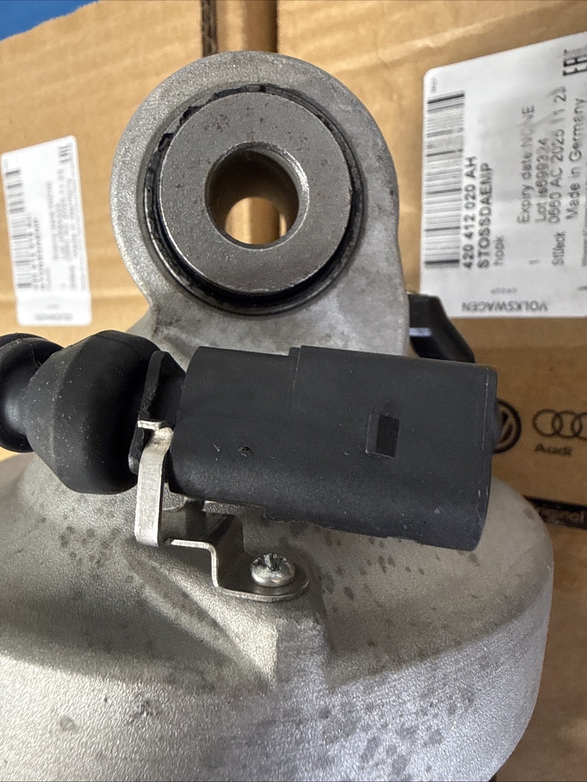 Audi R8 Front Shocks. Brand New OEM. 420412019ah Pair