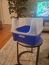 Royal Blue, Front Entry Litter Box. Scooper Included.