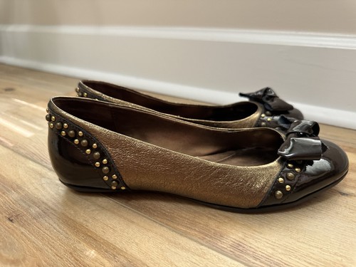 Etienne Aigner Women’s Ballet Flats Shoes Brown Gold Bow Size 8 - Picture 2 of 8