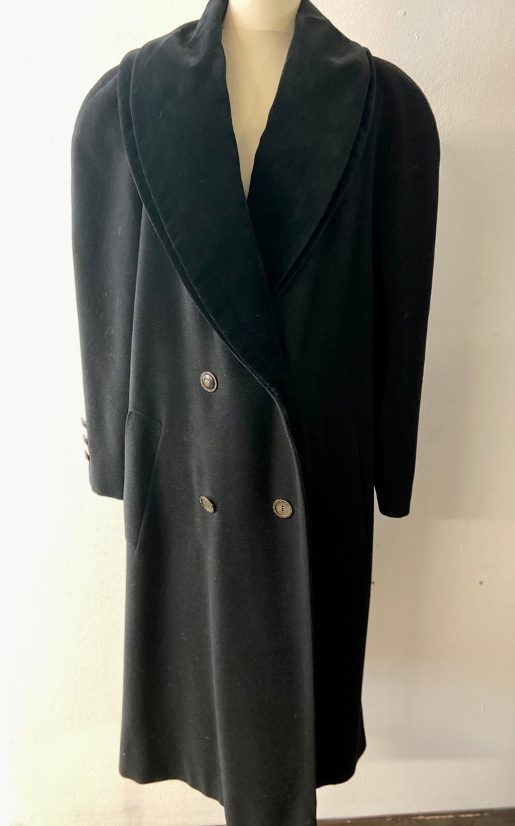 Women's 80's Vintage double-breasted Wool Coat with a velvet
