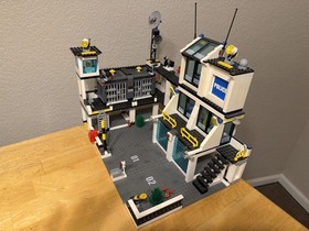 LEGO City Police Headquarters (7744) 100% w/ Minifigures & Manuals