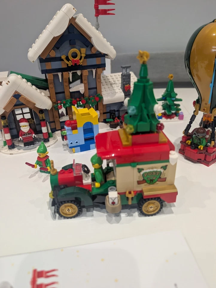 LEGO 10339 Santa's Post Office, photo 3 of 5