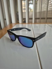 RAY-BAN RB2132 622/17-52 New Wayfarer 52mm Black/Flash Blue Sunglasses 