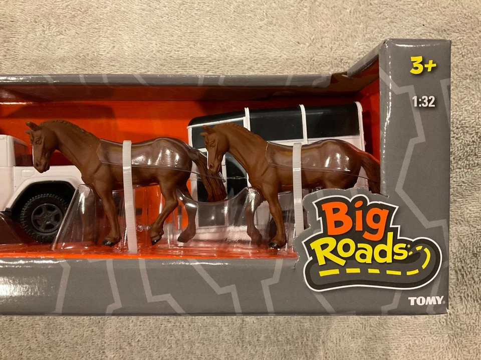 1:32 Jeep Gladiator Rubicon with Horse Trailer and Horses 47366. New in Box. - Image 3 of 4