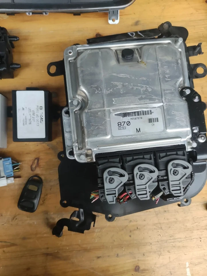 Mitsubishi Carisma 2003 1.9 Diesel Motorsteuergerät Set Modul ECU MR507870 - Imagen 2 de 4