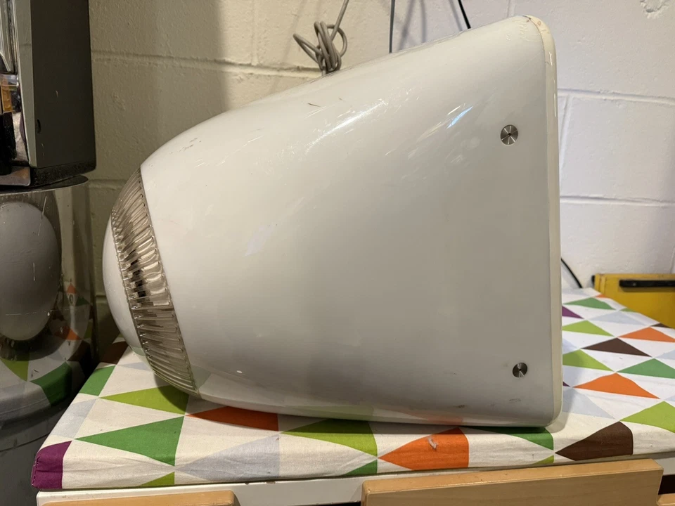 Apple eMac A1002 G4 - Enciende Foto 4 de 4