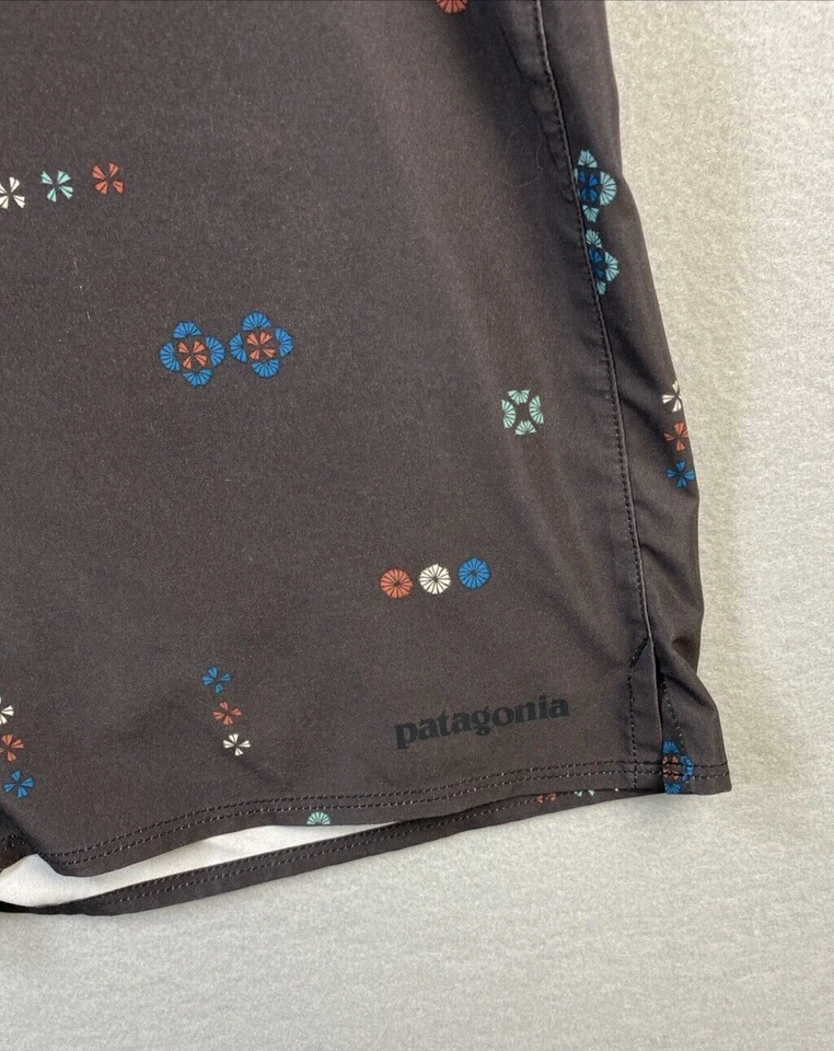 Patagonia Planing Boardshorts Mens 34 Stretch Swim Trunks  9” Inseam Geometric - Image 2 of 4