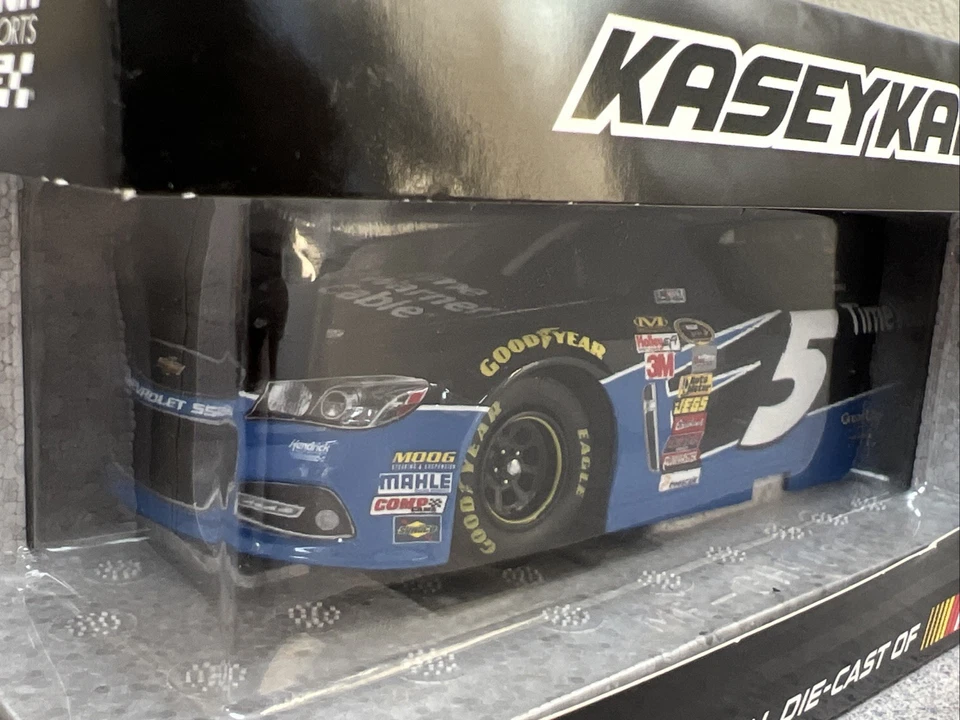 Kasey Kahne # 5 Time Warner Cable 2015 SS 1:24 Scale Stock Car 1 of 637 - Image 2 of 4