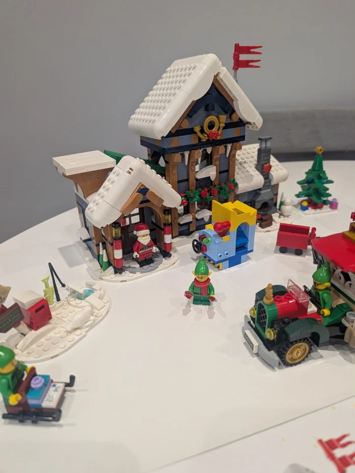 LEGO 10339 Santa's Post Office, photo 4 of 5