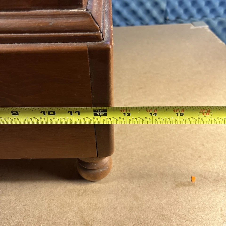 Banco reposapiés superior cubierto con punta de aguja floral de colección 15" h x 16" l x 1"5 w 1920s Foto 4 de 4