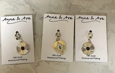 Anna & Ava 18K Vergoldung Anhänger Trio mit Edelstein (ein grün/zwei rubinrot) Akzente