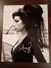 Amy Winehouse Signed 8x10 COA W/ Matching Numbered Sticker
