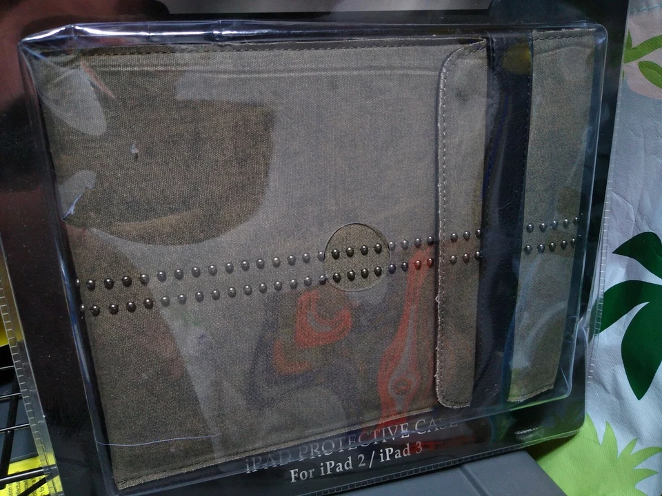 ROCK & REPUBLIC~iPad Case for iPad 2 and iPad 3, New Sealed in Pkg,MSRP 38.00 - Image 3 of 4