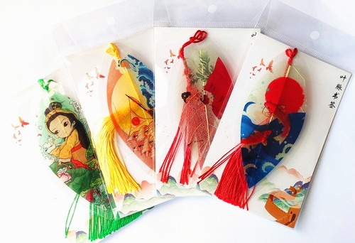 1x 4x Marcador de Libro de Temporadas Marcador Pez Niña Mascota Hoja Vena Coche Colgante - Imagen 17 de 17