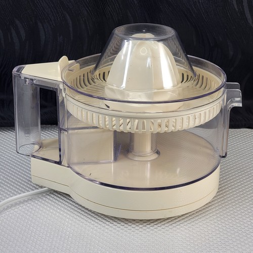 Black & Decker Citrus Handy Juicer HJ28 Self Reversing, Strainer, Easy Pour - Picture 5 of 11